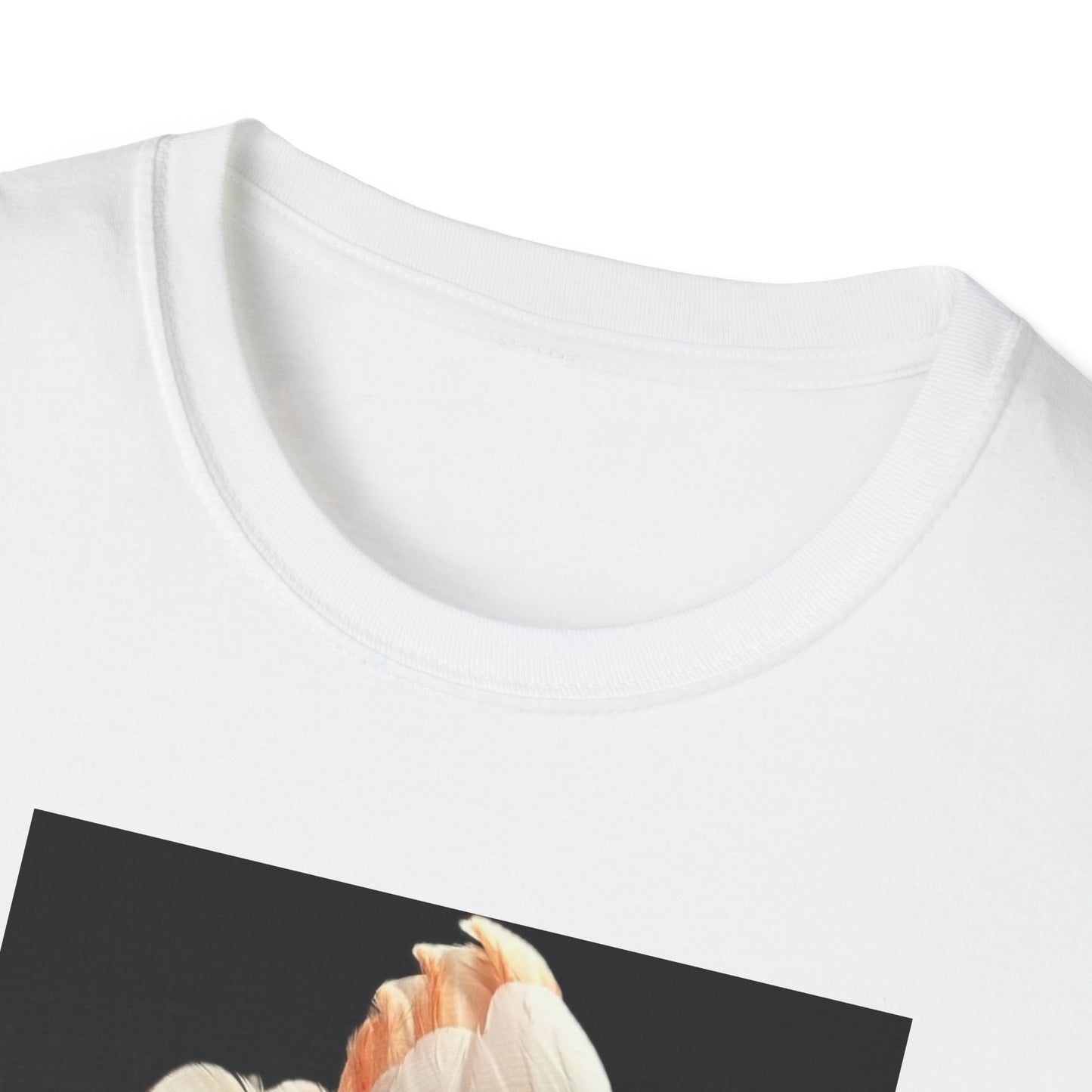 Vibrant Cockatoo Graphic T-Shirt - Perfect for Bird Lovers